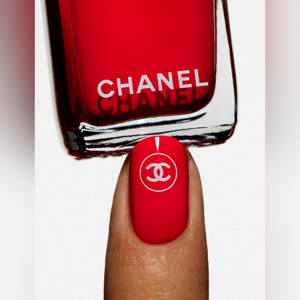 Chanel Nail Polish BNWB Red 147 Incendiaire